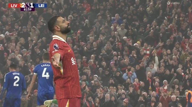 Salah đi vào lịch sử, sánh ngang Henry và Rooney